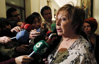 Celia Villalobos, el pasado 10 de mayo a su llegada a la reunión de la Mesa de la Diputación Permanente.