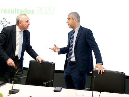 El director Económico Financiero de Aena, José Leo, junto al presidente de la compañía, Maurici Lucena.