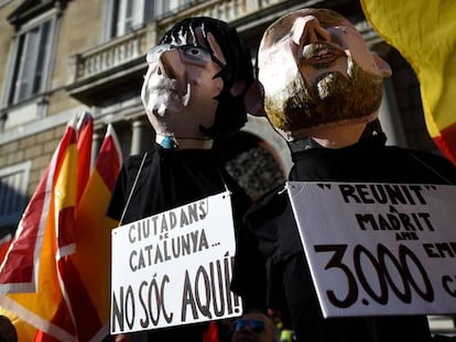 Manifestaci&oacute;n  en favor de la Constituci&oacute;n espa&ntilde;ola convocada por el Movimiento C&iacute;vico de Espa&ntilde;a y Catalanes. 