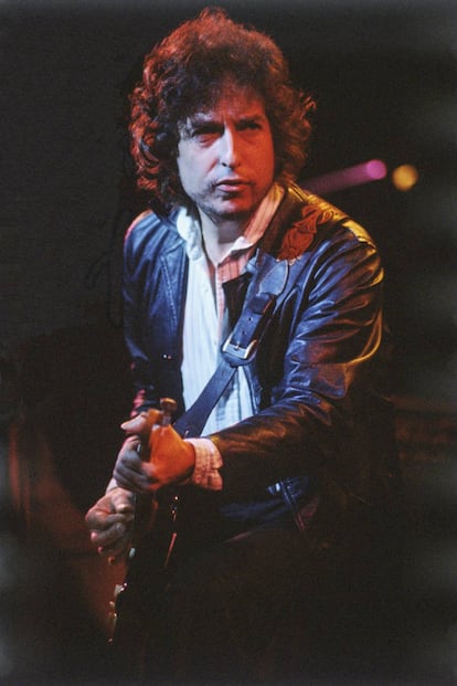 Bob Dylan durante un concierto en el Warfield Theatre de San Francisco, en noviembre de 1979.