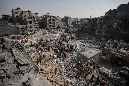 Edificios destruidos en el campo de refugiados de Yabalia, este miércoles en la franja de Gaza.