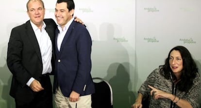 Monago (izquierda), Moreno y López Gabarro, en Sevilla.