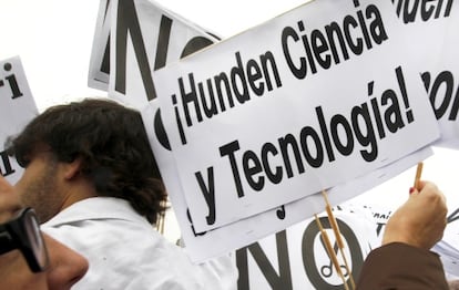 Protesta de cient&iacute;ficos en Madrid por los recortes.