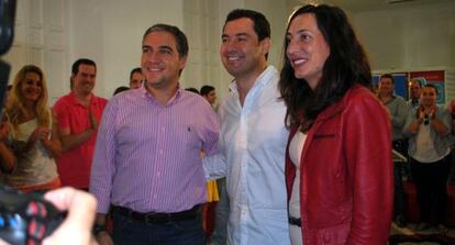 Elías Bendodo, Juan Manuel Moreno y Dolores López, en Málaga.