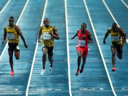 Bolt se impone en la final de 100 m. 