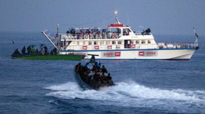 Fuerzas israelíes asaltan uno de los barcos con ayuda humanitaria que se dirigían a Gaza, el pasado mayo.