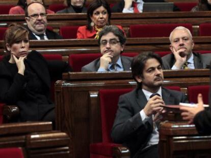 El presidente de la Generalitat, Artur Mas responde a la popular Alícia Sánchez-Camacho, durante la sesión de control al gobierno catalán.