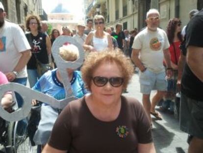 Rosa Gual, directora de una residencia de discapacitados de Castellón, ha venido a Valencia a protestar contra los recortes.