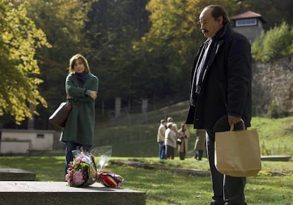 Nathalie Poza, que da vida a la segunda pareja de Enric Marco, y Eduard Fernández, en 'Marco', de Arregi y Garaño.