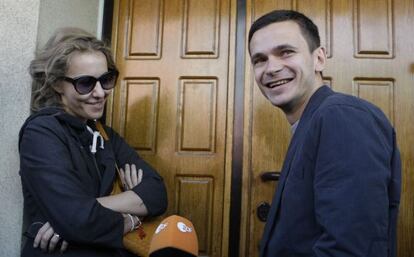 Sobchak, junto a Ilya Yashin, l&iacute;der de la oposici&oacute;n en Rusia.