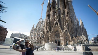 Visitants a la Sagrada Família de Barcelona.