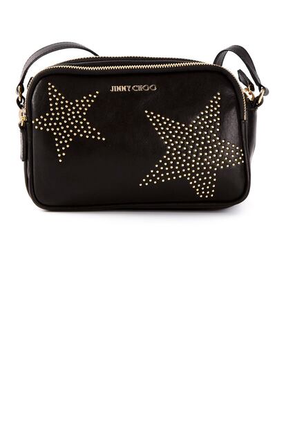 Bolso bandolera de Jimmy Choo con tachuelas en forma de estrellas (995 euros).