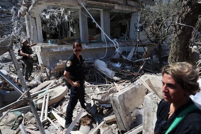 Edificio destruido en la madrugada del sábado por los ataques de Irán en Rishon Letzion, al sur de Tel Aviv.