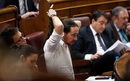 Pablo Iglesias, líder de Podemos, en su escaño.