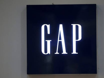 Logotipo de Gap en una tienda de Tiflis (Georgia).