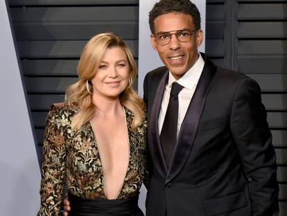 La actriz Ellen Pompeo y su marido, el productor musical Chis Ivery, en la fiesta de los Oscar que organiza Vanity Fair, el pasado marzo.