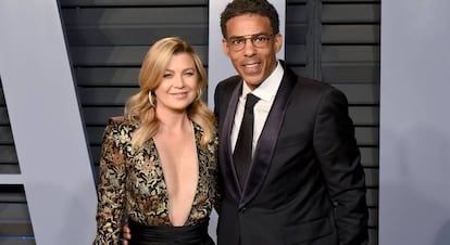 La actriz Ellen Pompeo y su marido, el productor musical Chis Ivery, en la fiesta de los Oscar que organiza Vanity Fair, el pasado marzo.