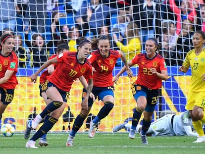 Las jugadoras españolas celebran un gol de Jenni Hermoso durante la Copa Femenina de Fútbol 2019.