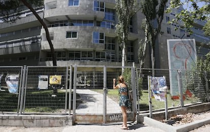 Imagen del cierre del Colegio Mayor San Juan Evangelista por parte de Unicaja.