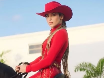 Shakira in the music video for ‘El jefe.’