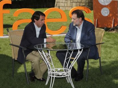 Jos&eacute; Mar&iacute;a Aznar y Mariano Rajoy en un acto del campus FAES. 