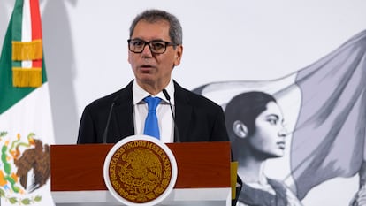 Edgar Amador Zamora, secretario de Hacienda, durante la conferencia de prensa matutina en el Palacio Nacional, este viernes.