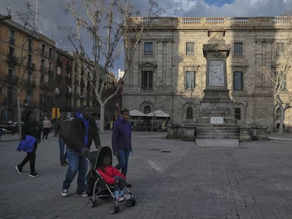 Plaza de Antonio L&oacute;pez una vez  retirada la estatua del naviero del pedestal.