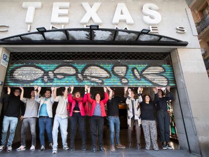 Presentación del proyecto de reapertura de los Cines Texas en el barrio de Gràcia de Barcelona. Foto de familia de los socios de proyecto.