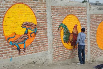 Uno de los murales que replican la fauna y flora del desierto.