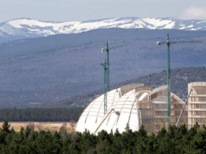 The energy domes of the Castilla y León regional government's Environment City projected.