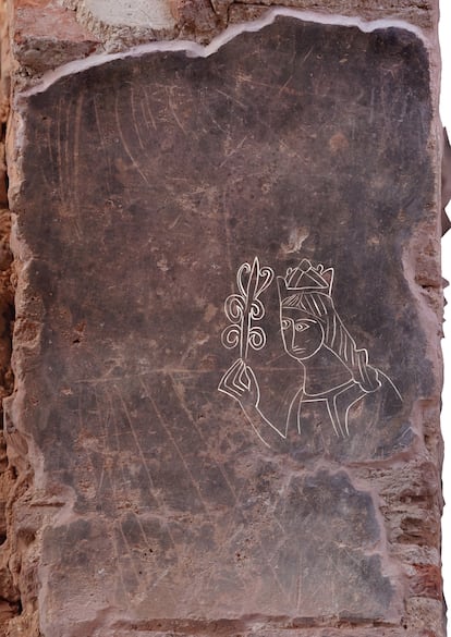 Grafito, remarcado digitalmente, que representa una imagen de la Virgen.