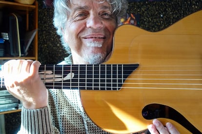 Josete Ordóñez, guitarrista y vecino de Olmeda de las Fuentes (Madrid). 