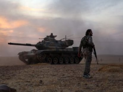 La decisión del presidente se produce entre críticas por la retirada en el norte de Siria