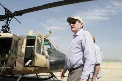 Richard Holbrooke, en junio de 2009, tras visitar un campo de desplazados en Pakistán.