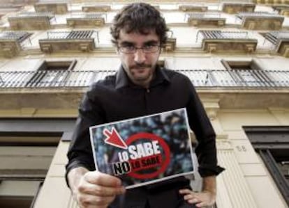 Imagen cedida por Mediaset España de Juanra Bonet, presentador del nuevo concurso que Cuatro ha comenzado a grabar esta semana, "Lo sabe, no lo sabe", cuyos concursantes serán elegidos en la calle y que tiene un premio máximo de 3.000 euros. EFE/José Irún