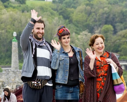 Carmen Machi, junto a Dani Rovira y Clara Lago, en un momento de 'Ocho apellidos vascos', por la que ganó el Goya a la mejor actriz de reparto en 2015.