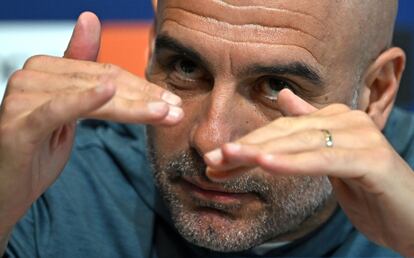 Pep Guardiola, técnico del Manchester City, durante la conferencia de prensa ofrecida este lunes.