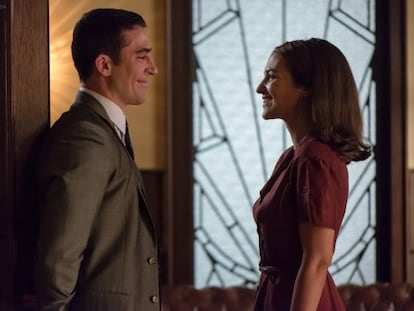 Miguel Ángel Silvestre y Paula Echevarría, en 'Velvet'.