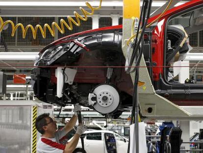 Trabajadores en la f&aacute;brica de Seat, del Grupo Volkswagen.