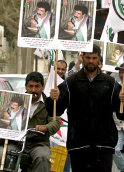 Manifestación en Gaza por la libertad de Abu Abas, detenido en Bagdad.
