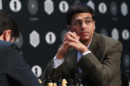 Viswanathan Anand, durante la partida que perdió ante Hikaru Nakamura