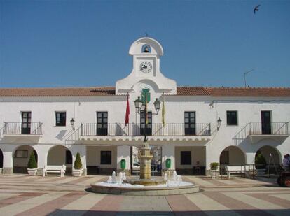 El PP gobierna el Ayuntamiento de Villanueva del Pardillo (en la imagen) con menos ediles que la oposición.