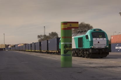 Un tren de mercanc&iacute;as procedente de Yiwu llega en diciembre de 2014 a Madrid. 