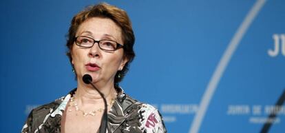 Carmen Martínez Aguayo en la rueda de prensa tras aprobarse el plan de ajuste.