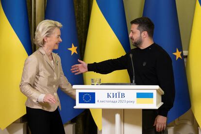 Ursula von der Leyen y Volodímir Zelenski