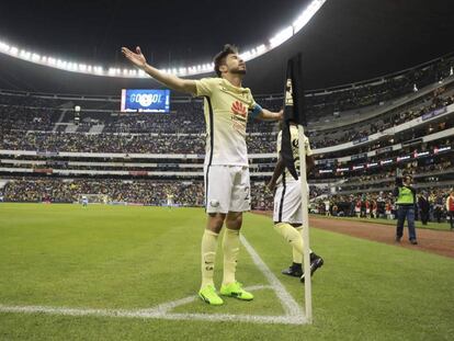 Oribe Peralta celebra su doblete de goles