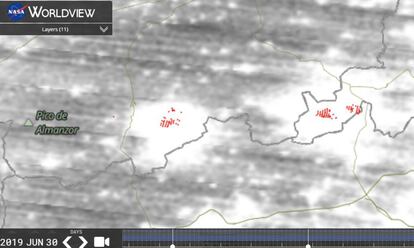 Imágenes nocturnas tomadas por el satélite Suomi NPP de la NASA. La zona blanca de la derecha representa la luz emitida por el fuego de Toledo y Madrid.