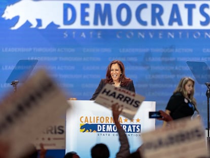 Harris habla en la Convención Estatal de los Demócratas de California en Anaheim, California, el 16 de mayo de 2015.