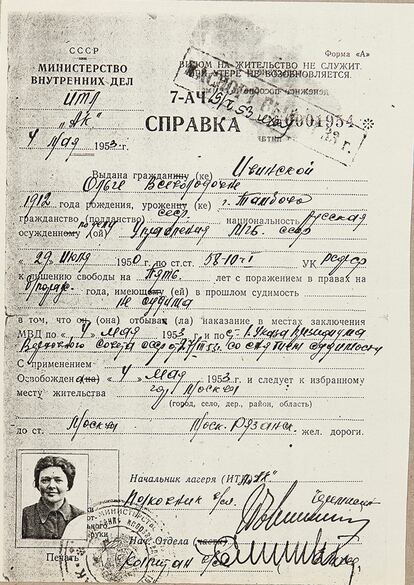 Documento de la liberación del Gulag de Olga Ivínskaia en 1953.
