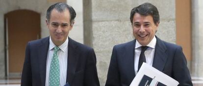 El consejero de Economía y Hacienda, enrique Ossorio, y el presidente regional, Ignacio González.